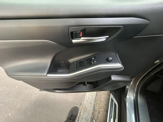 used 2022 Toyota Highlander car, priced at $37,595