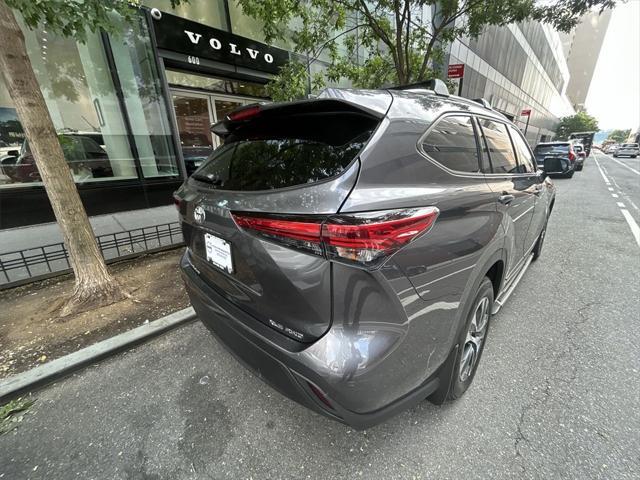 used 2022 Toyota Highlander car, priced at $37,595