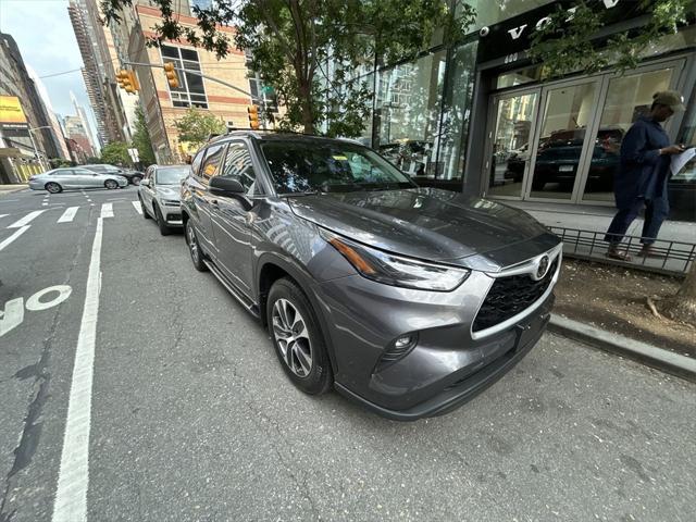 used 2022 Toyota Highlander car, priced at $37,595