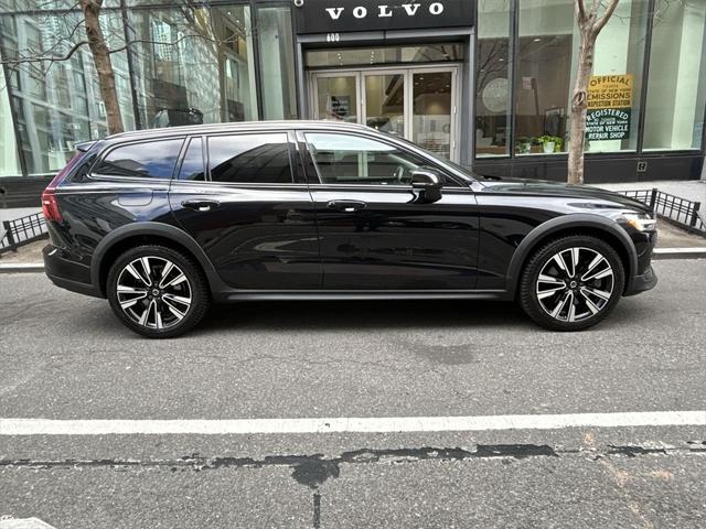 used 2022 Volvo V60 Cross Country car, priced at $37,995
