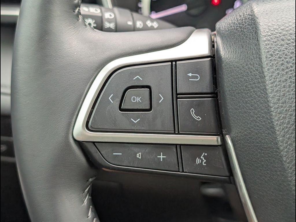 used 2023 Toyota Highlander car, priced at $35,705