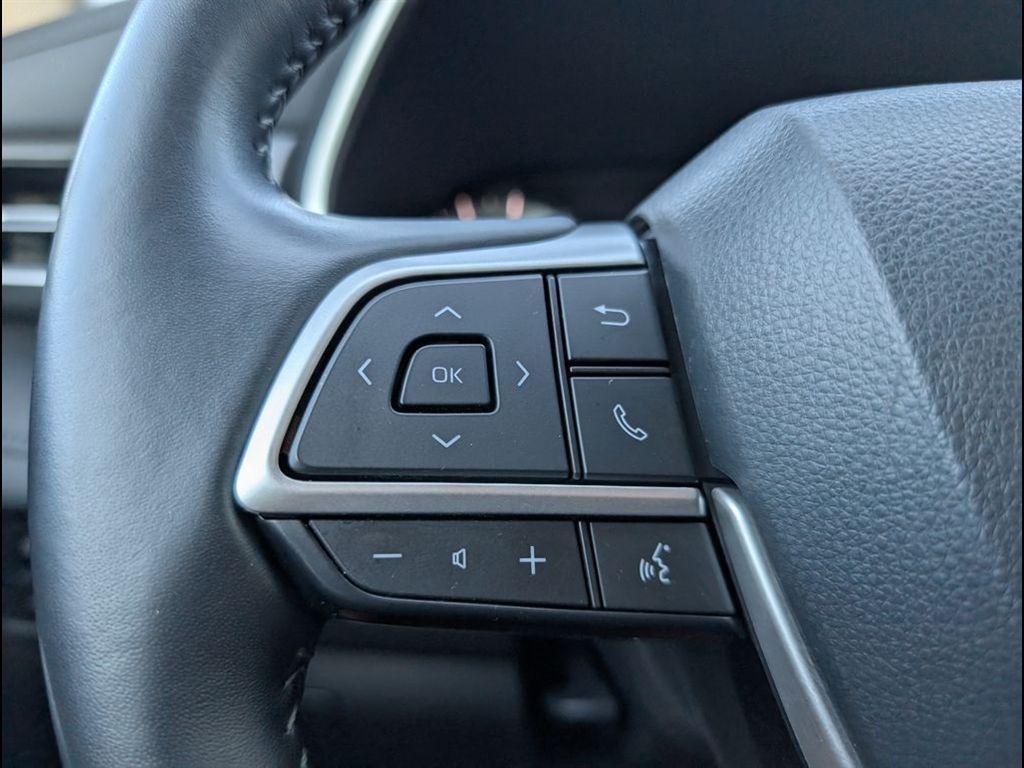 used 2024 Toyota Highlander car, priced at $39,463