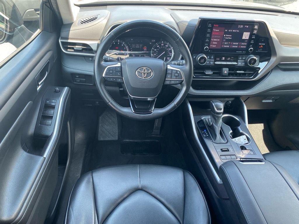 used 2021 Toyota Highlander car, priced at $29,996