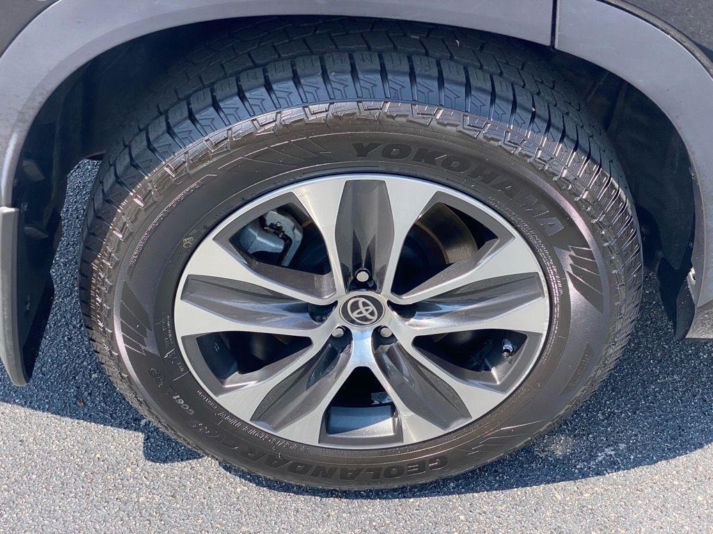 used 2021 Toyota Highlander car, priced at $29,996