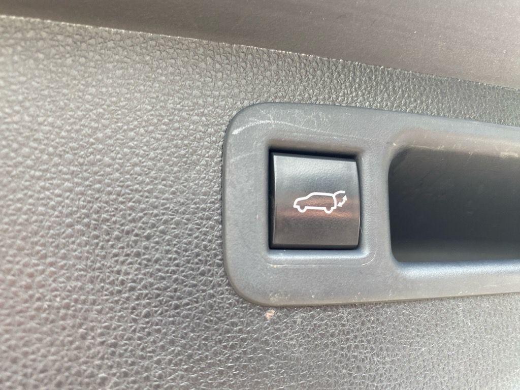used 2021 Toyota Highlander car, priced at $29,996