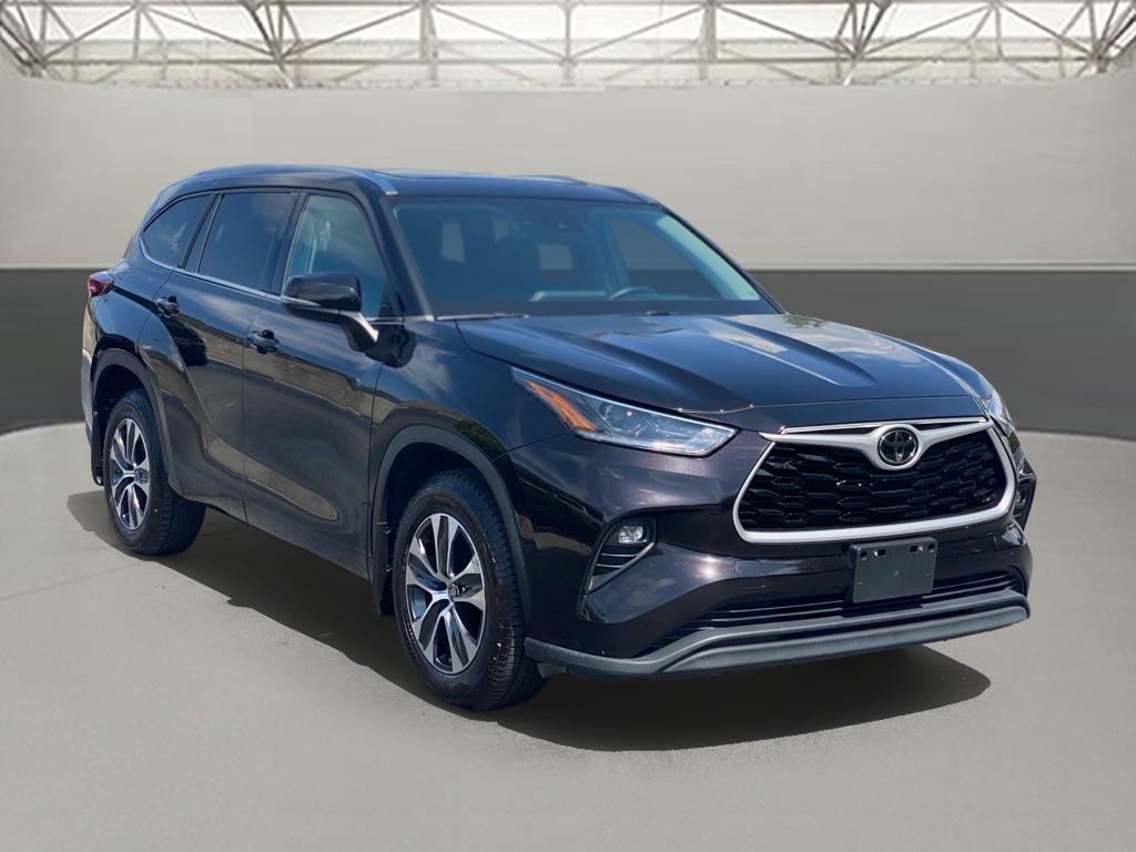 used 2021 Toyota Highlander car, priced at $29,996