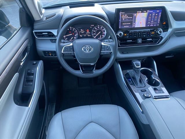 used 2021 Toyota Highlander car, priced at $41,950