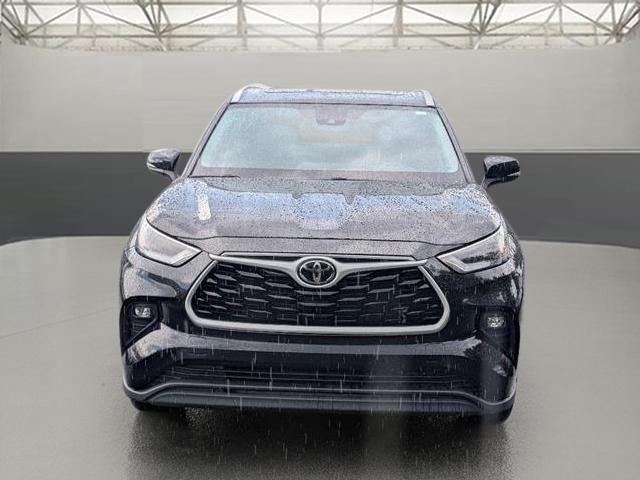 used 2024 Toyota Highlander car, priced at $44,499