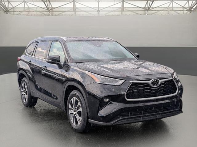 used 2024 Toyota Highlander car, priced at $44,499