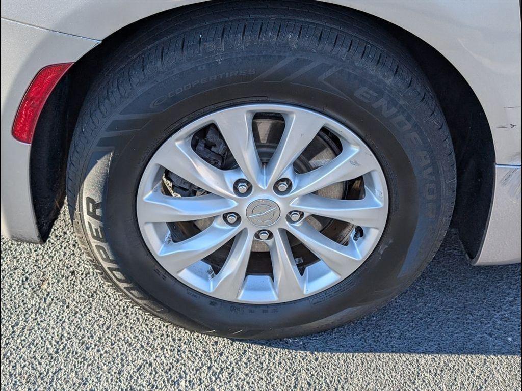 used 2018 Chrysler Pacifica car, priced at $12,994