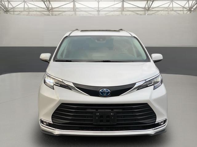 used 2023 Toyota Sienna car, priced at $46,950