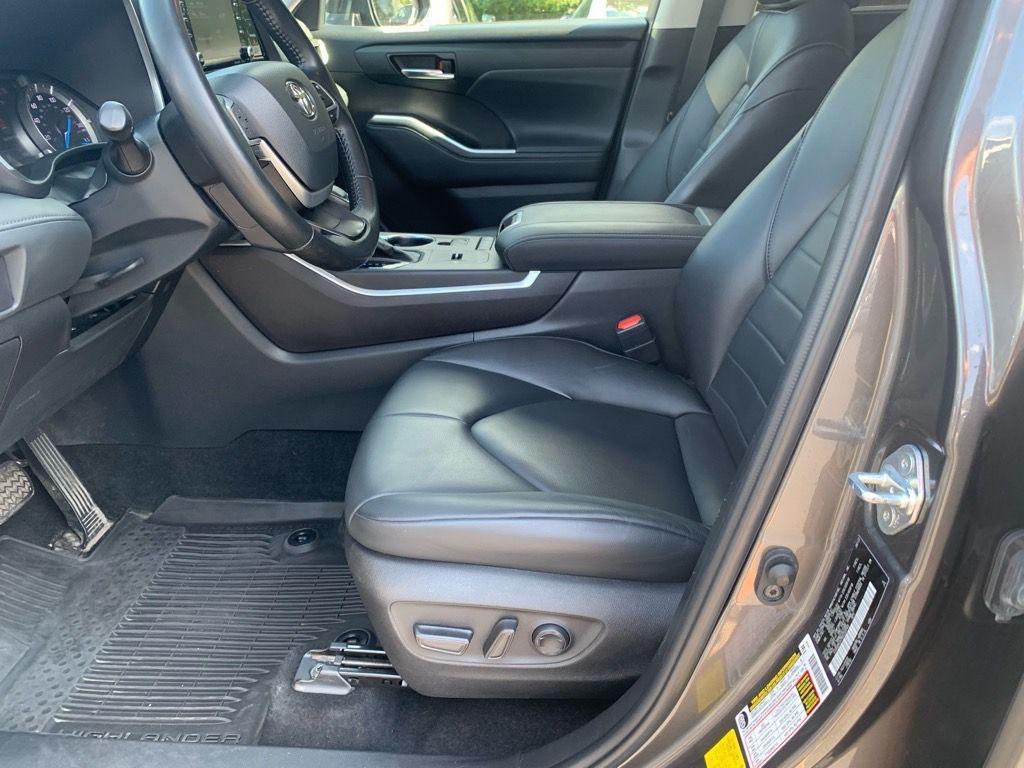 used 2022 Toyota Highlander Hybrid car, priced at $33,986