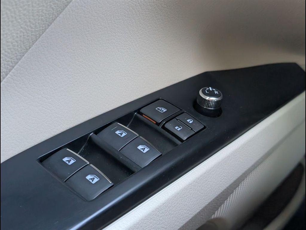 used 2020 Toyota Camry Hybrid car, priced at $28,899