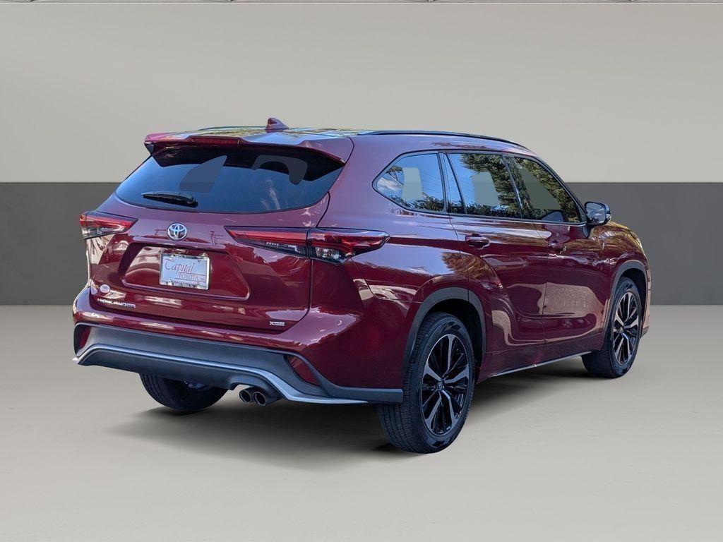 used 2022 Toyota Highlander car, priced at $37,899