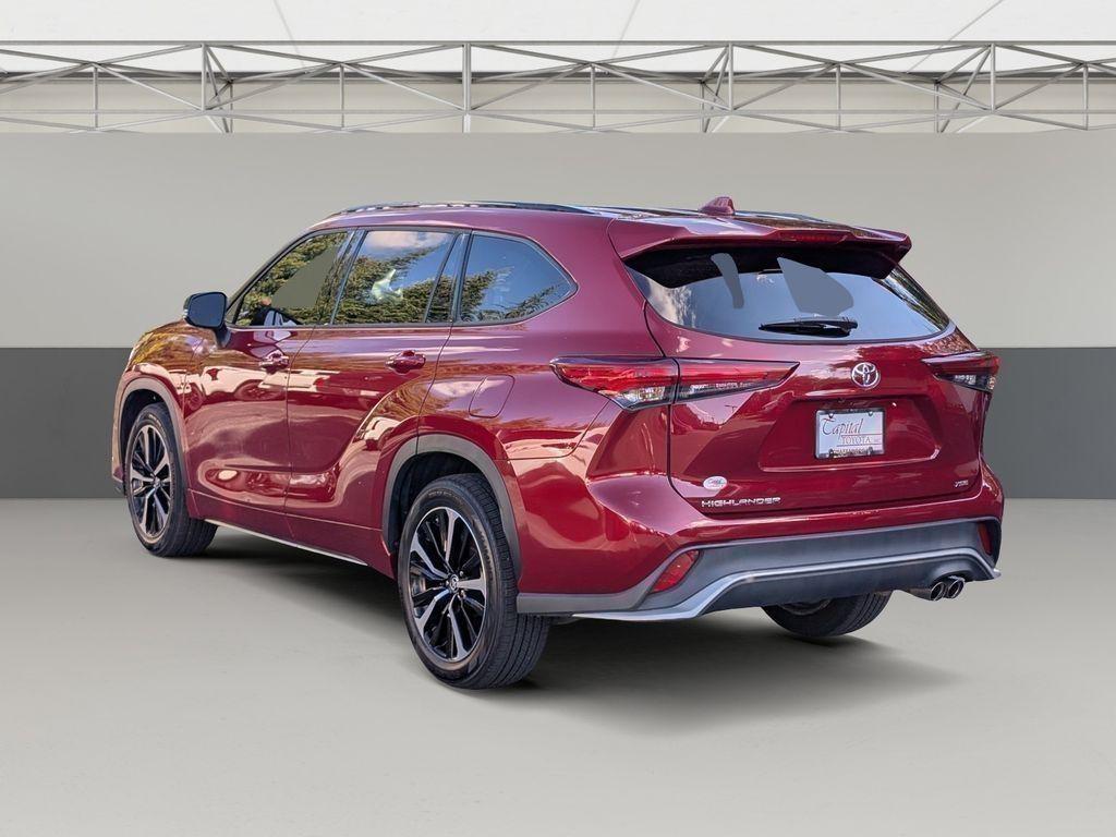 used 2022 Toyota Highlander car, priced at $37,899