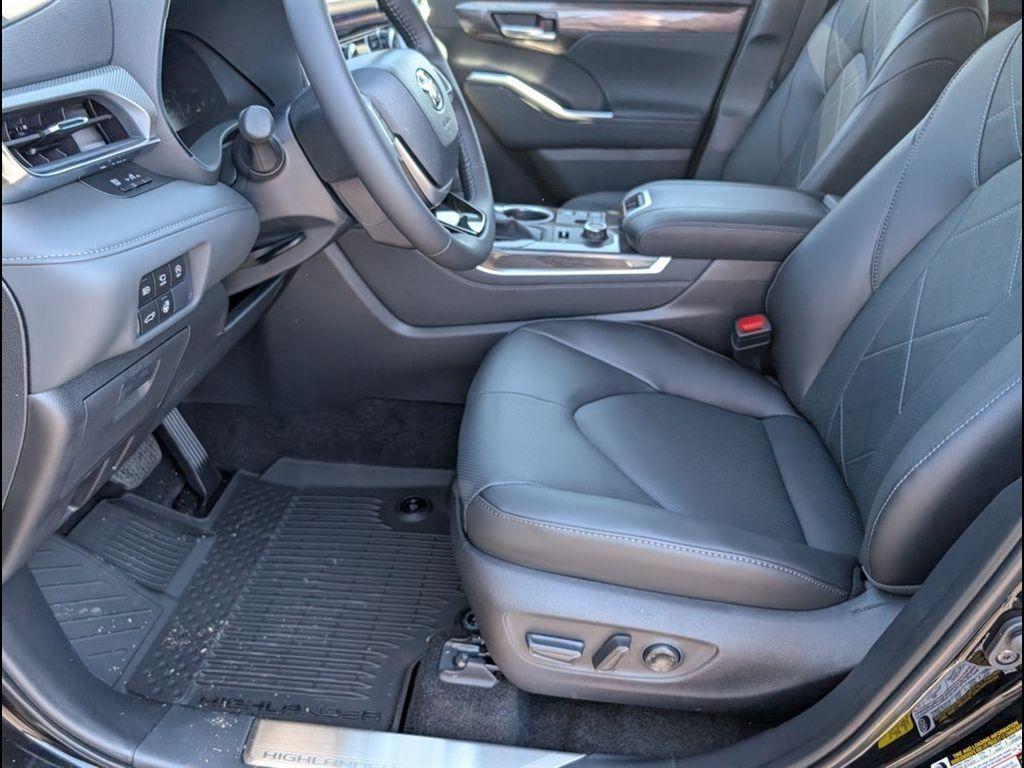 new 2025 Toyota Highlander car, priced at $56,038