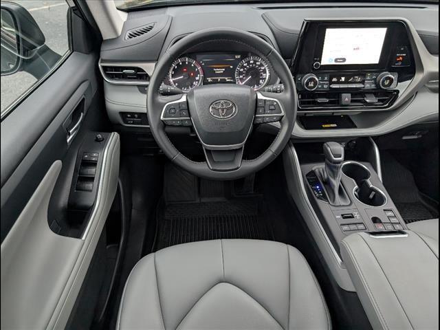 used 2023 Toyota Highlander car, priced at $42,625
