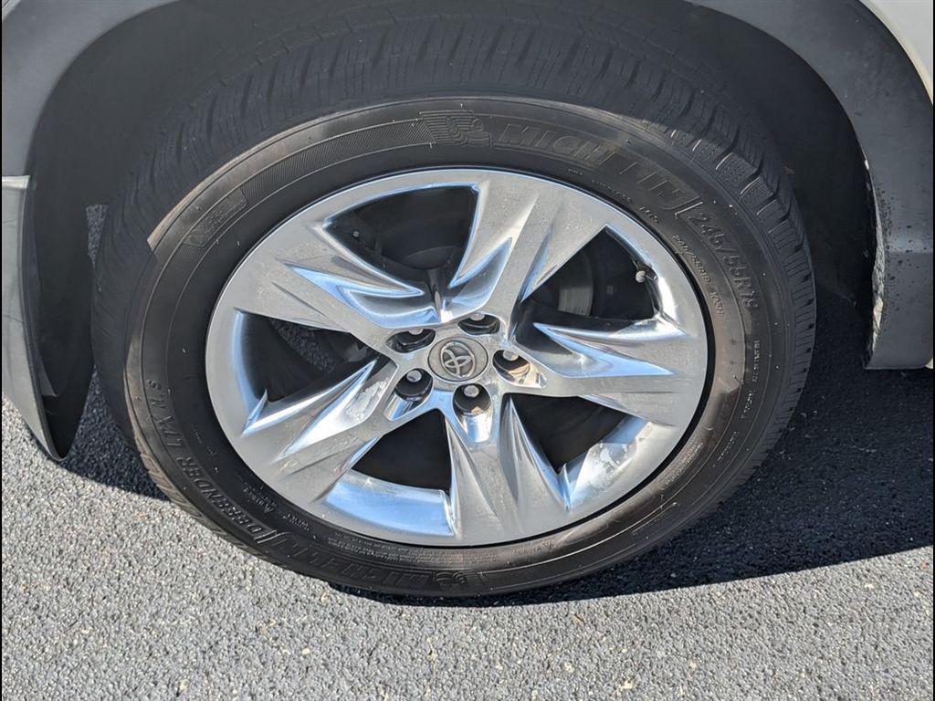used 2015 Toyota Highlander car, priced at $18,299