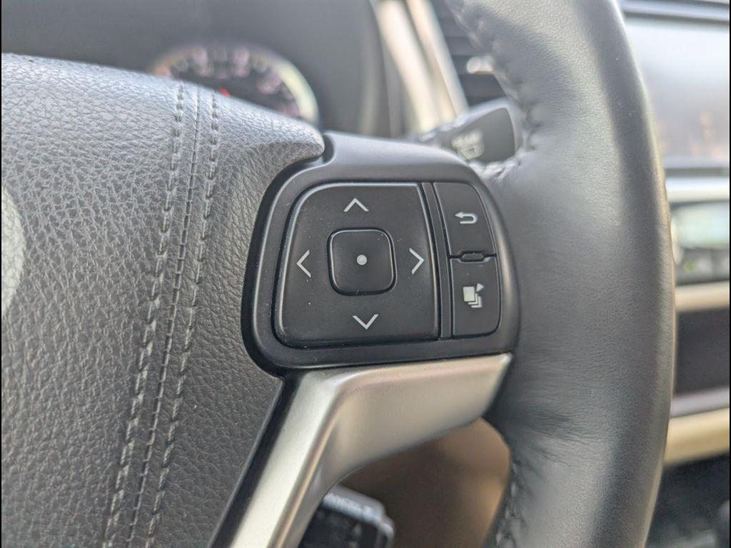 used 2015 Toyota Highlander car, priced at $18,299