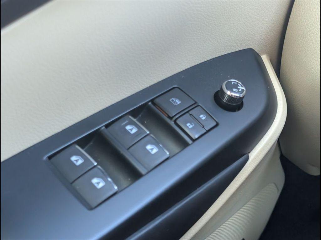 used 2015 Toyota Highlander car, priced at $18,299
