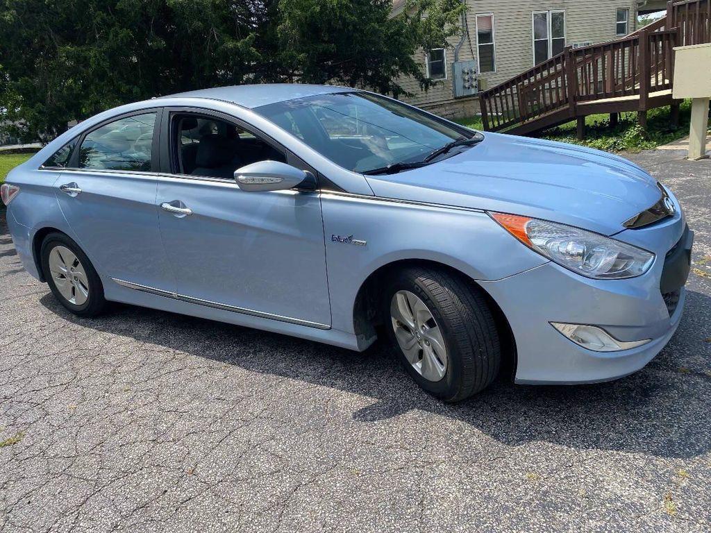 used 2013 Hyundai Sonata Hybrid car, priced at $5,900