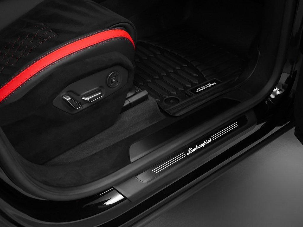 used 2024 Lamborghini Urus car, priced at $299,890