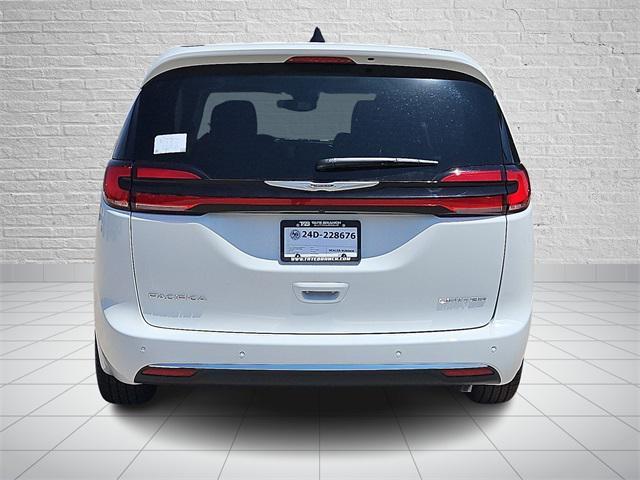 new 2024 Chrysler Pacifica car, priced at $41,307