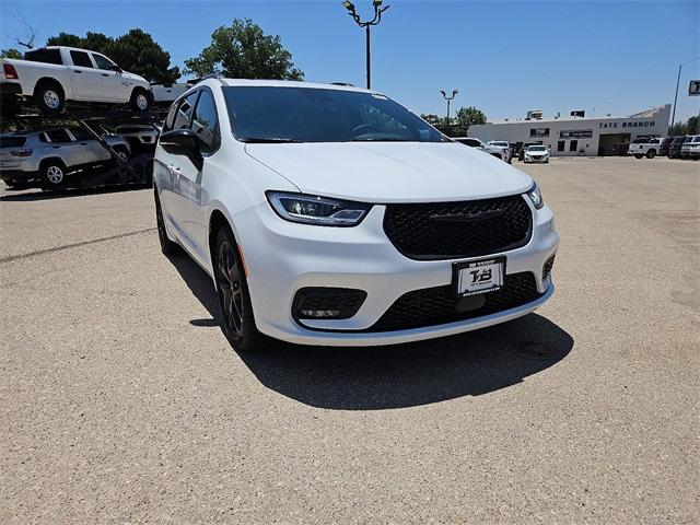 new 2024 Chrysler Pacifica car, priced at $49,193