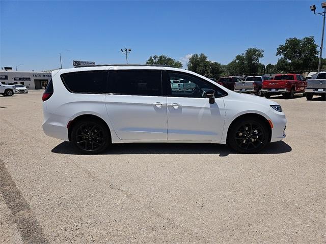 new 2024 Chrysler Pacifica car, priced at $49,193