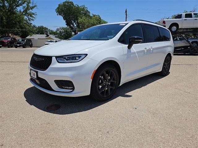 new 2024 Chrysler Pacifica car, priced at $49,193