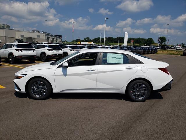 new 2024 Hyundai Elantra HEV car, priced at $27,465