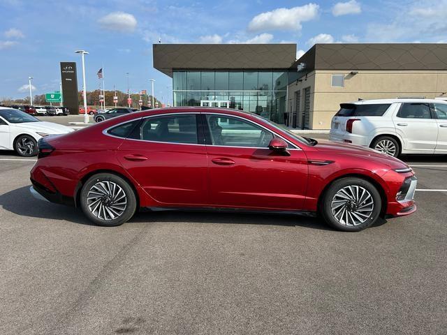 new 2025 Hyundai Sonata Hybrid car, priced at $39,625