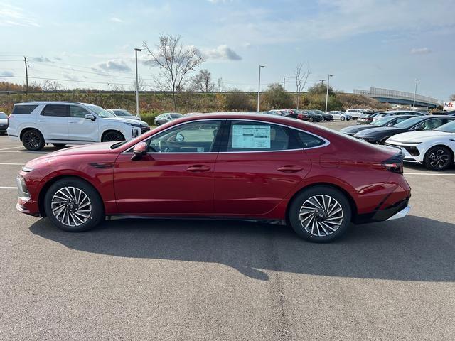 new 2025 Hyundai Sonata Hybrid car, priced at $39,625