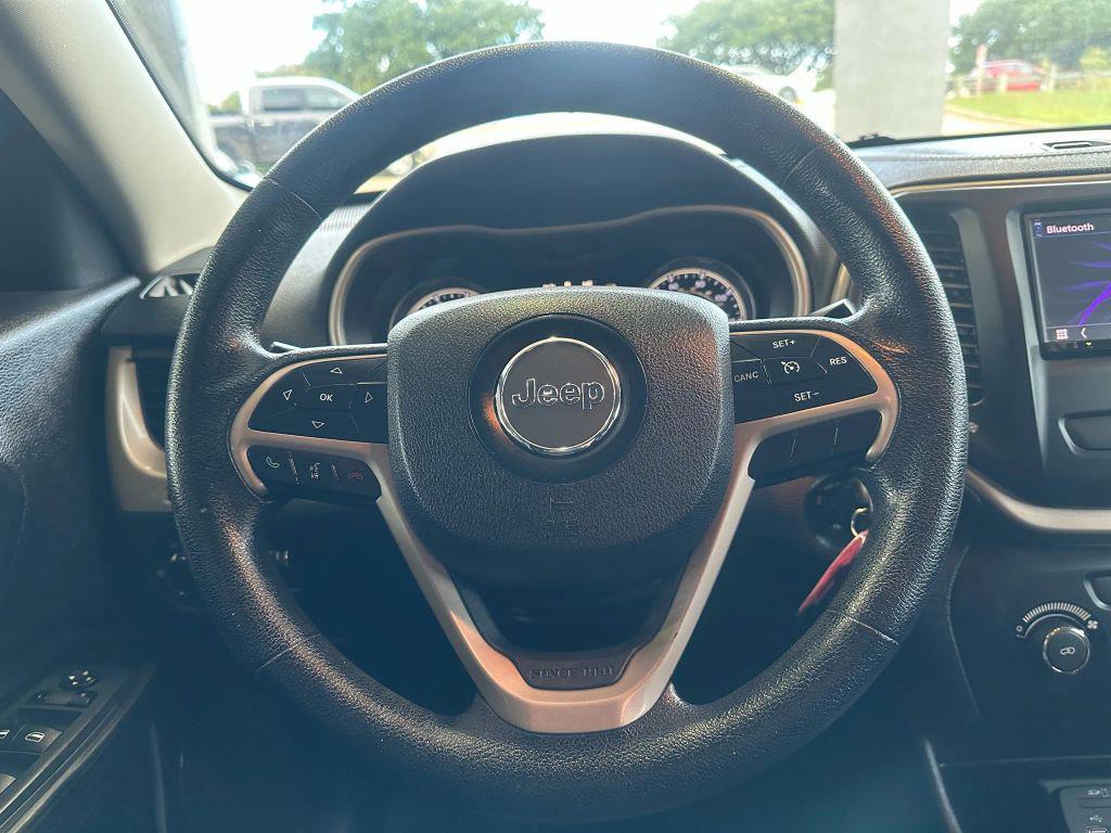 used 2014 Jeep Cherokee car, priced at $5,945