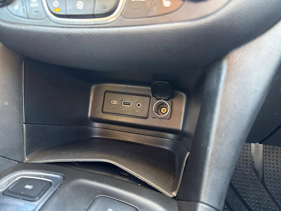 used 2023 Chevrolet Equinox car, priced at $22,343