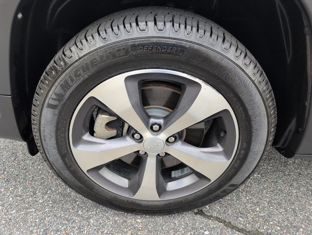 used 2021 Jeep Cherokee car, priced at $20,830