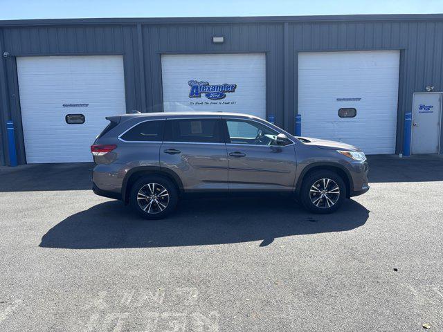 used 2019 Toyota Highlander car, priced at $25,900