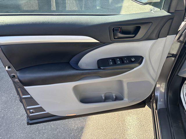used 2019 Toyota Highlander car, priced at $25,900