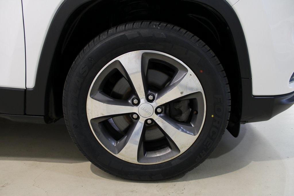 used 2019 Jeep Cherokee car, priced at $12,950