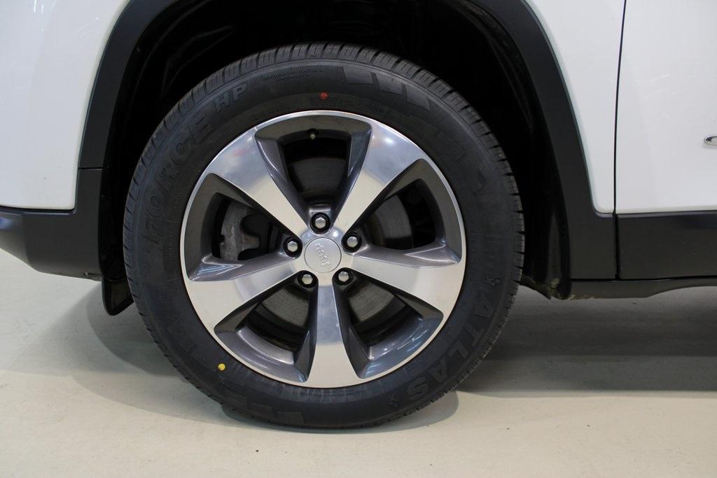 used 2019 Jeep Cherokee car, priced at $12,950