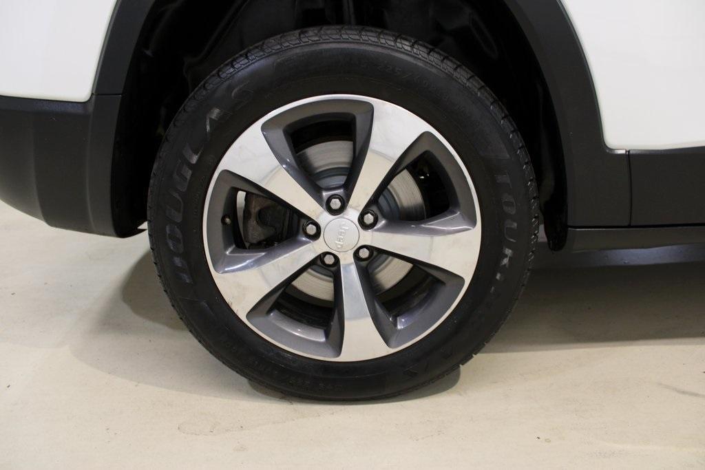 used 2019 Jeep Cherokee car, priced at $12,950