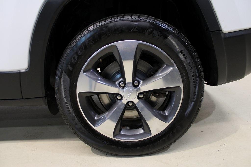 used 2019 Jeep Cherokee car, priced at $12,950