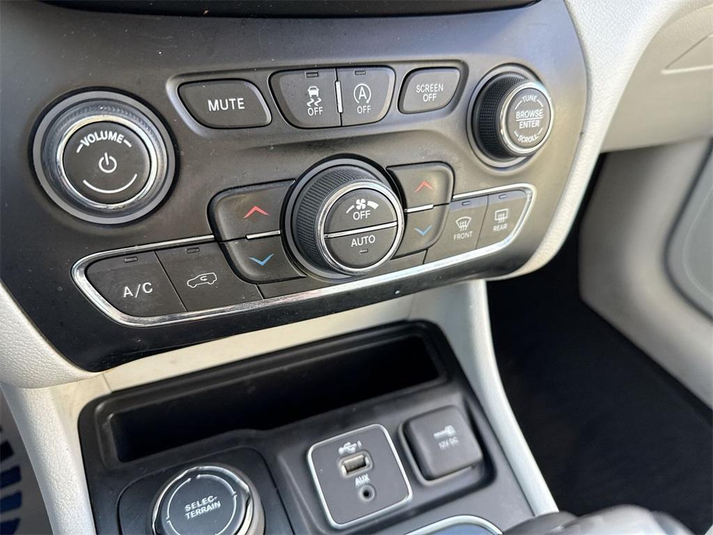 used 2020 Jeep Cherokee car, priced at $17,691