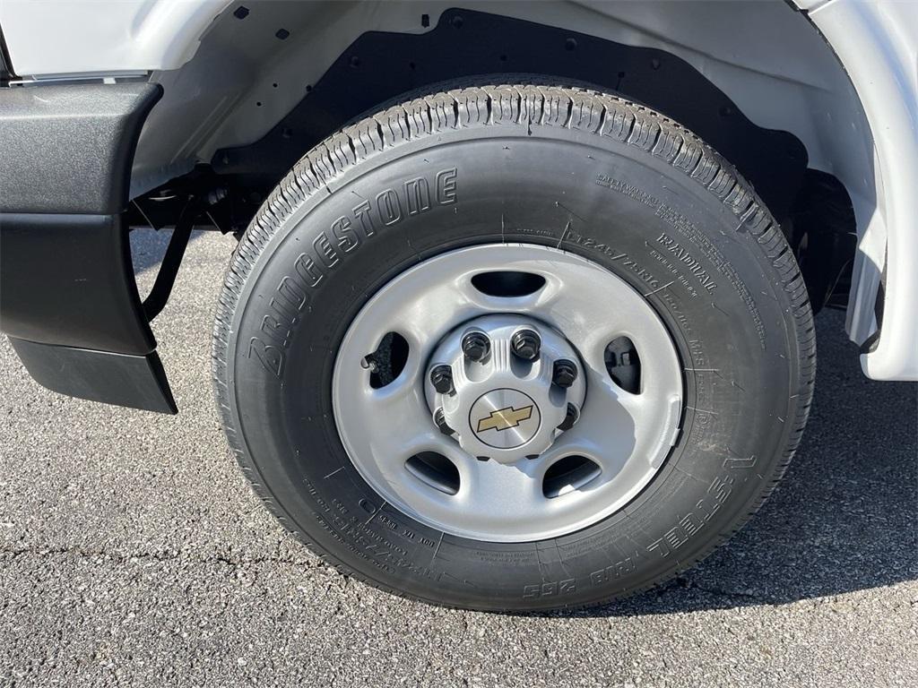 new 2025 Chevrolet Express 2500 car