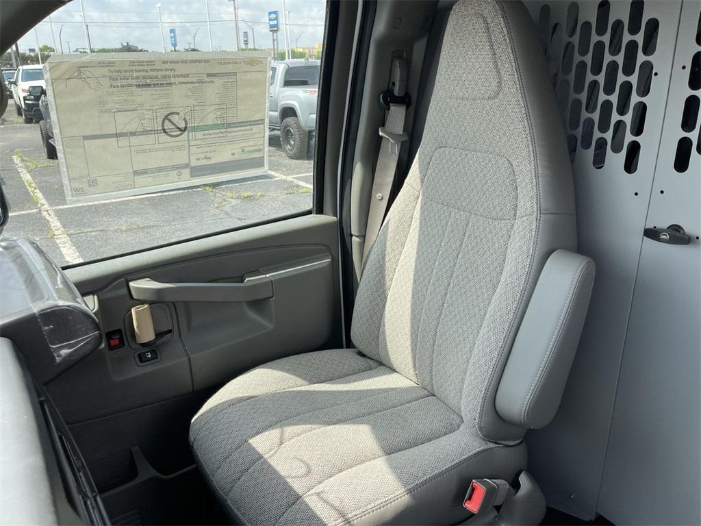 new 2025 Chevrolet Express 2500 car