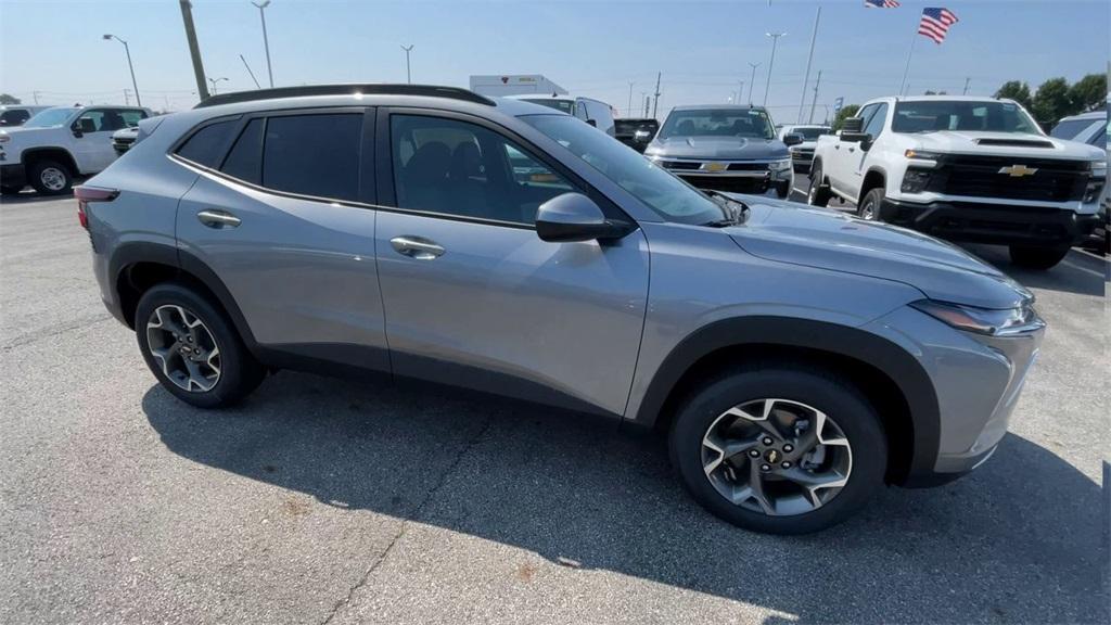 new 2025 Chevrolet Trax car, priced at $25,380