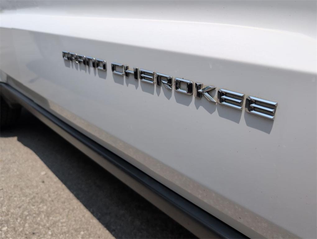 used 2015 Jeep Grand Cherokee car, priced at $10,990