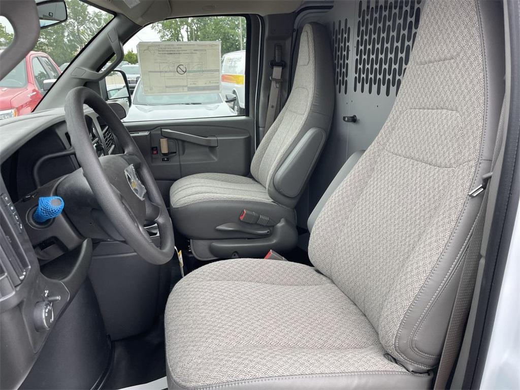 new 2025 Chevrolet Express 2500 car