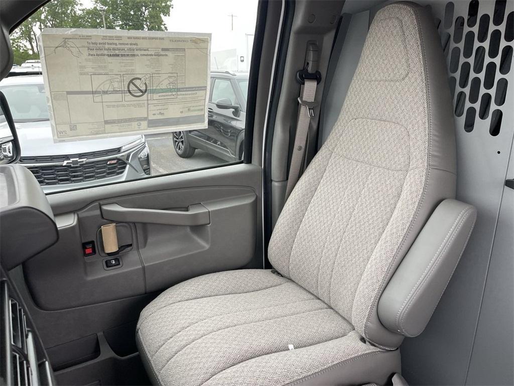 new 2025 Chevrolet Express 2500 car