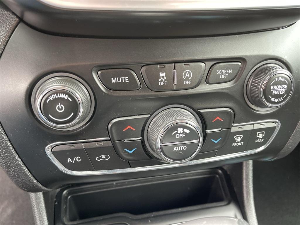 used 2020 Jeep Cherokee car, priced at $19,990